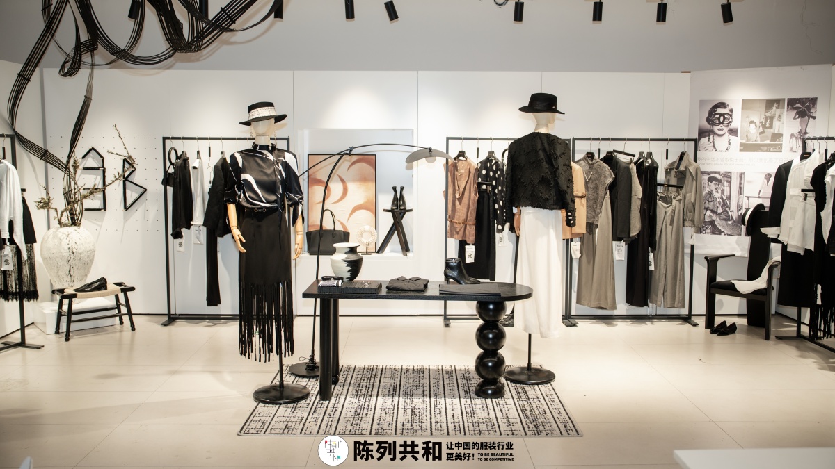 这三个春季服装店陈列技巧，引爆春装销量！