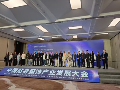 陈列共和大晴老师受邀出席潮汕服博会，深度解读体零售破局新思路